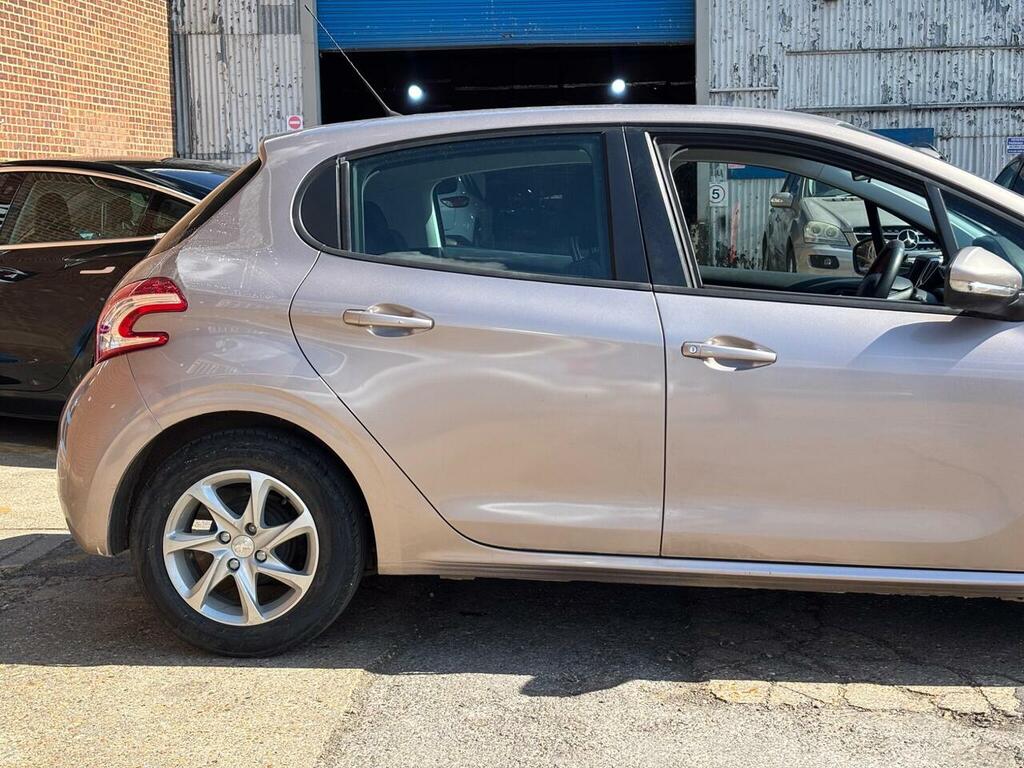 Peugeot 208 1.0 Vti Puretech Active Euro 5 #6