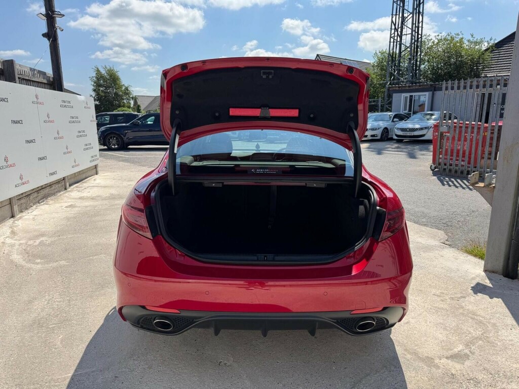 Alfa Romeo Giulia Saloon 2.9 V6 Bi-turbo Quadrifoglio Euro 6 S Red #69