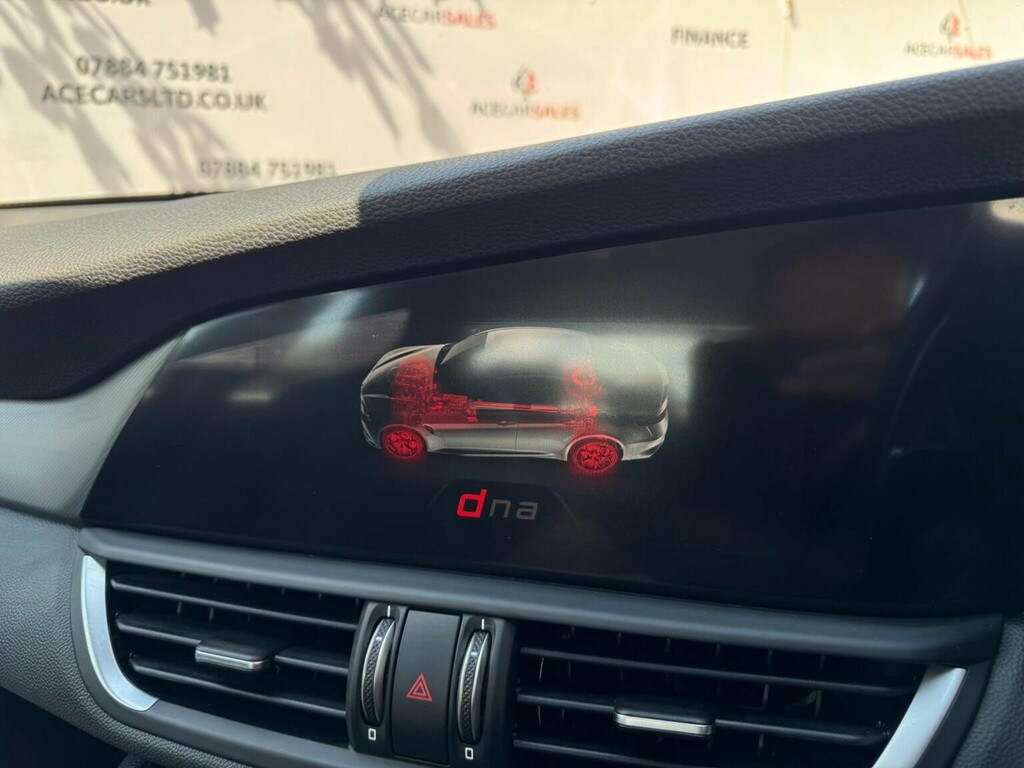 Alfa Romeo Giulia Saloon 2.9 V6 Bi-turbo Quadrifoglio Euro 6 S Red #47