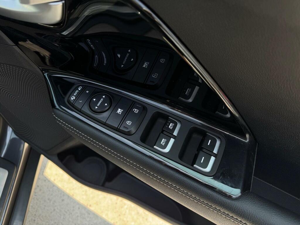 Kia Niro 3 Red #61