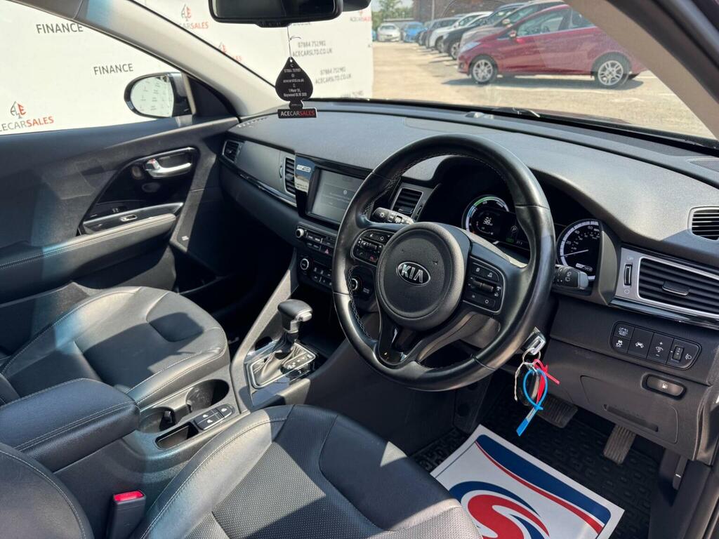 Kia Niro 3 Red #10