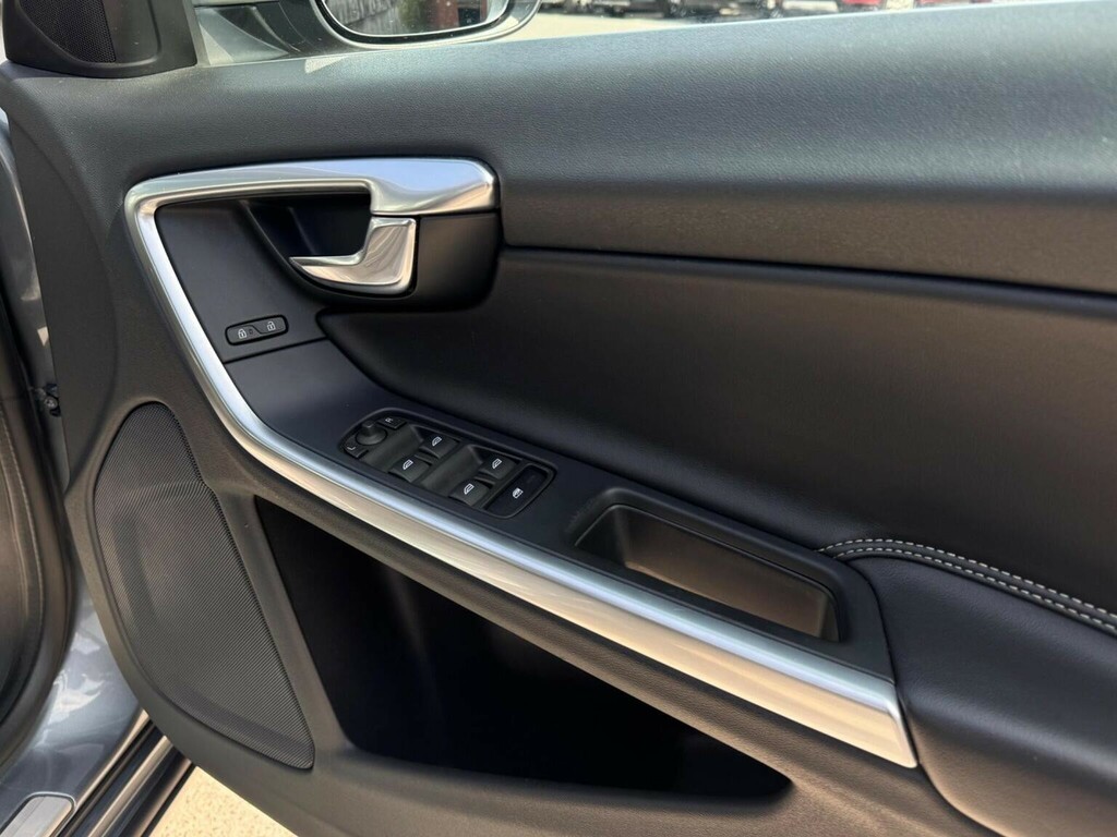 Volvo V60 R-design Lux Nav Blue #60