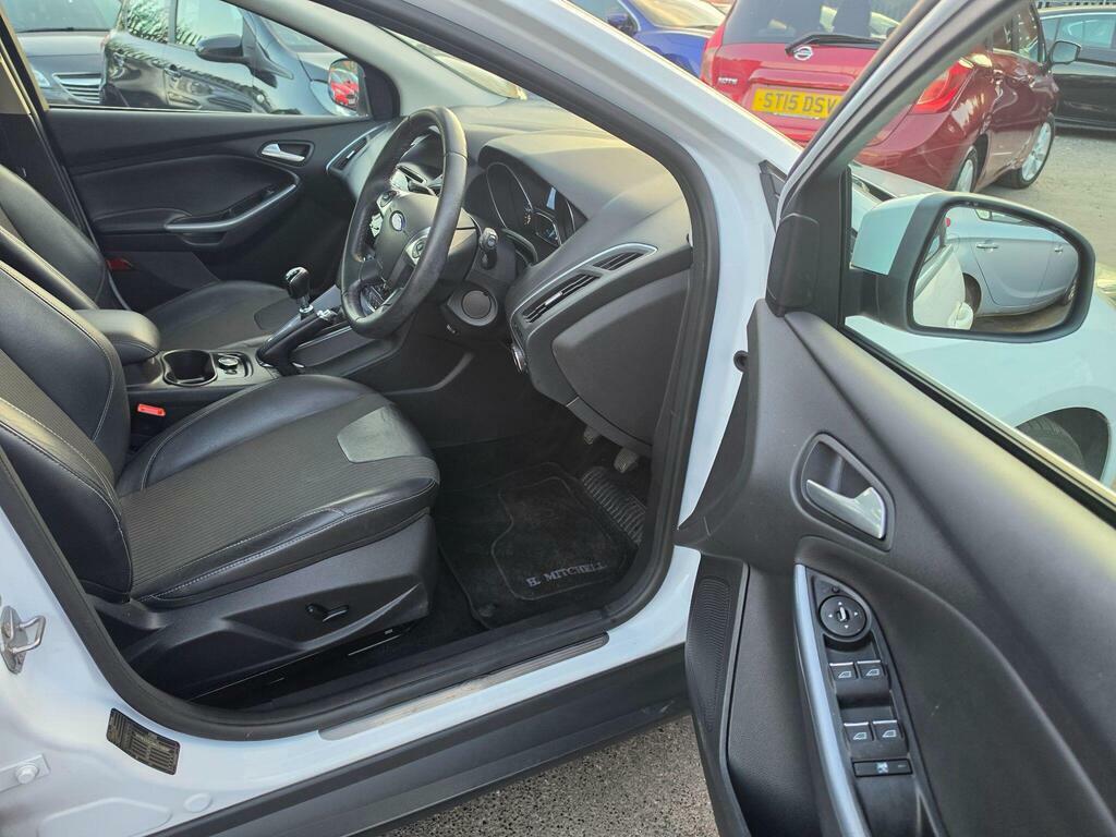 Ford Focus 1.0T Ecoboost Titanium X Euro 5 S S WG14XZZ White #5