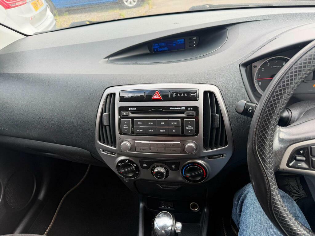 Hyundai I20 Hatchback 1.2 Active Euro 5 201313 White #8