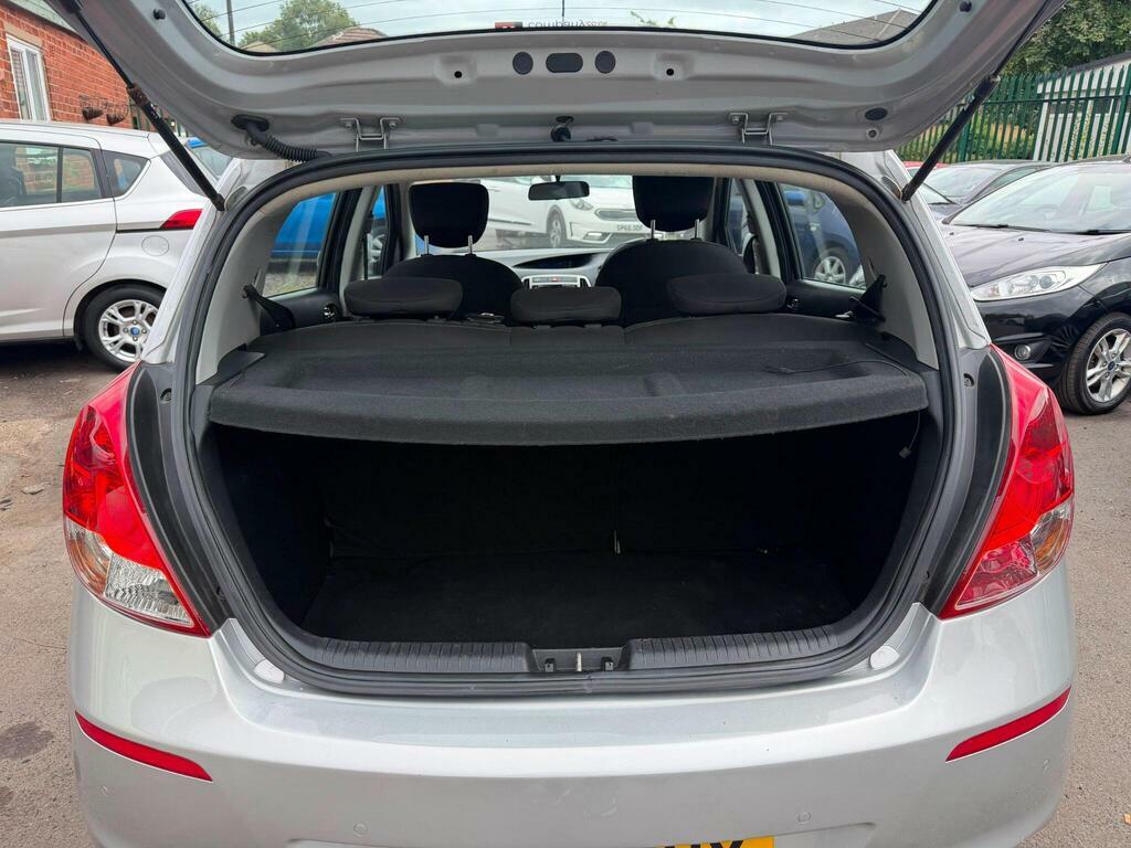 Hyundai I20 Hatchback 1.2 Active Euro 5 201313 White #11