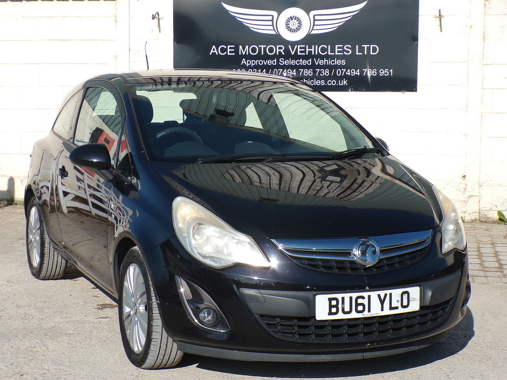Vauxhall Corsa Excite Black #2