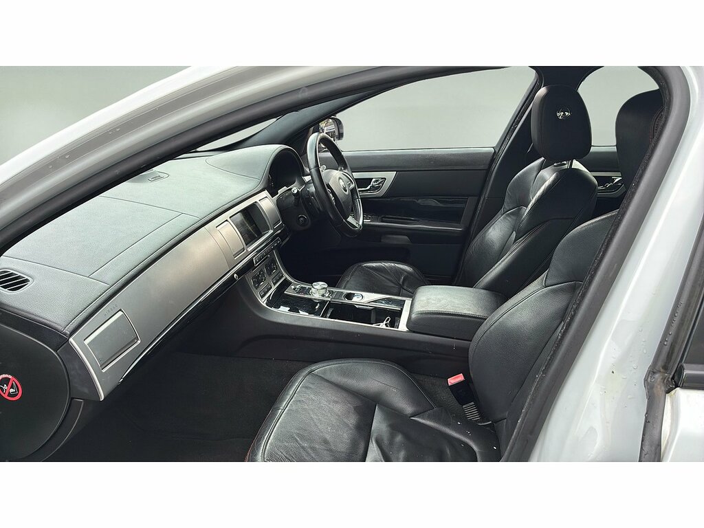 Jaguar XF D R-sport Black White #6