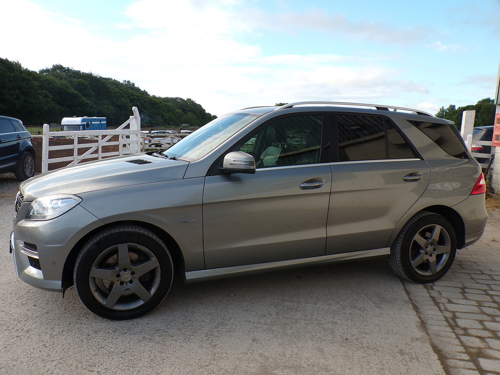 Mercedes-Benz M Class Estate Silver #6