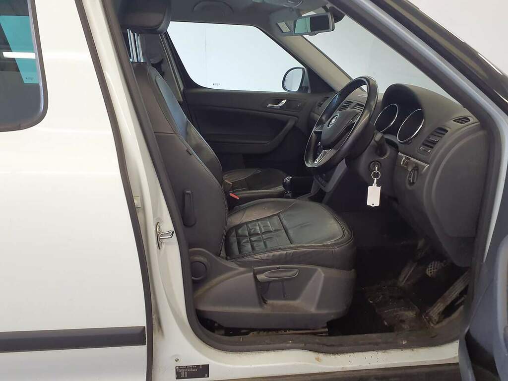 Skoda Yeti 4X4 2.0 Tdi Elegance Outdoor 4Wd Euro 5 2014 White #10
