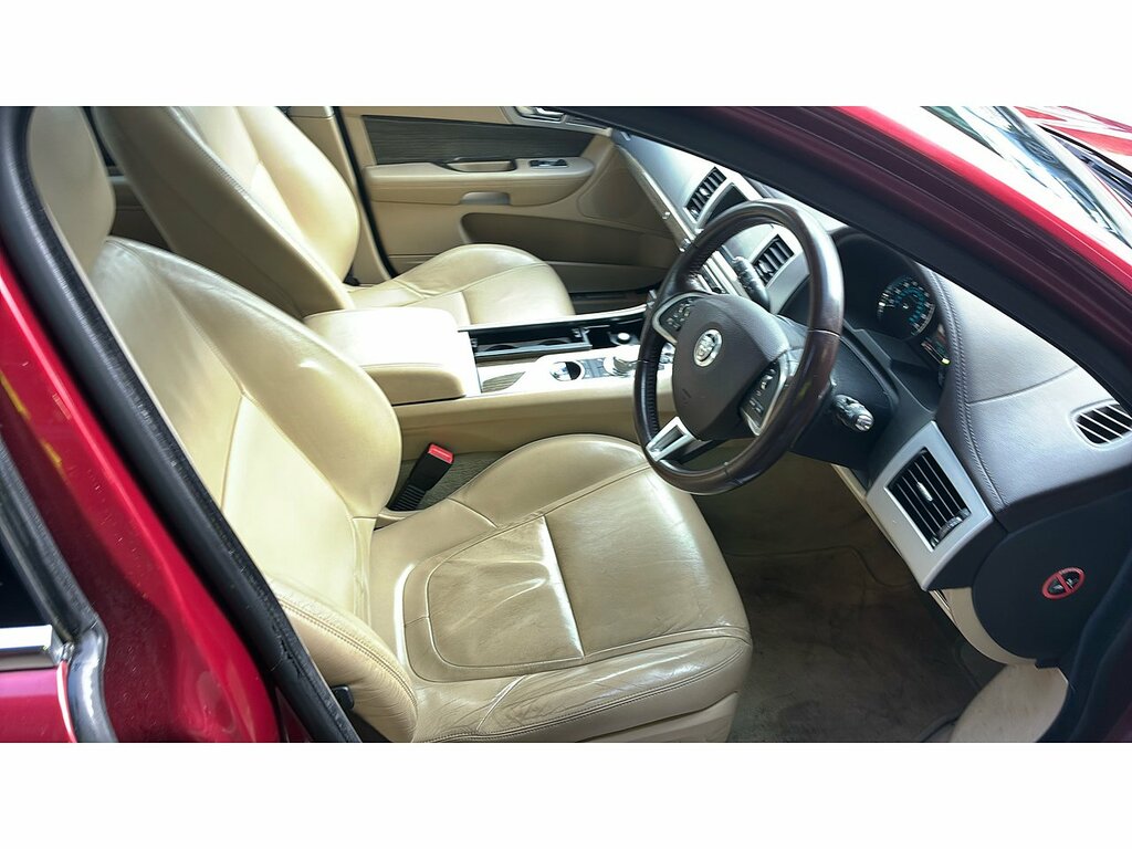 Jaguar XF D V6 Premium Luxury Red #5
