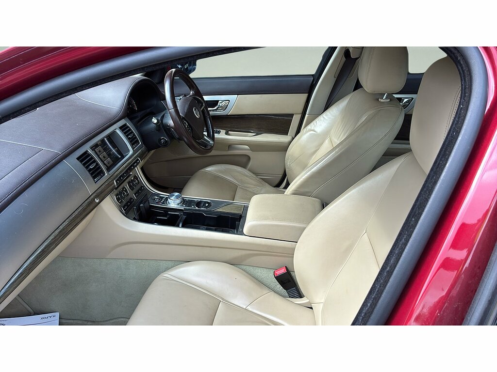 Jaguar XF D V6 Premium Luxury Red #6