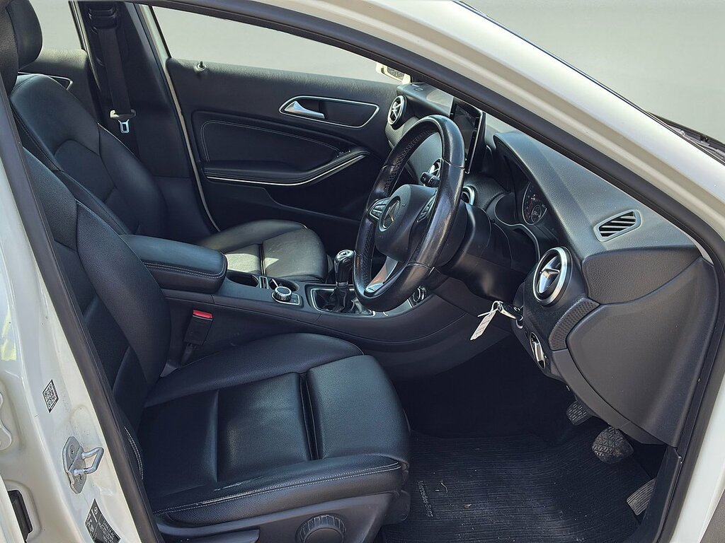 Mercedes-Benz A Class A180d Se LS16GCO White #5