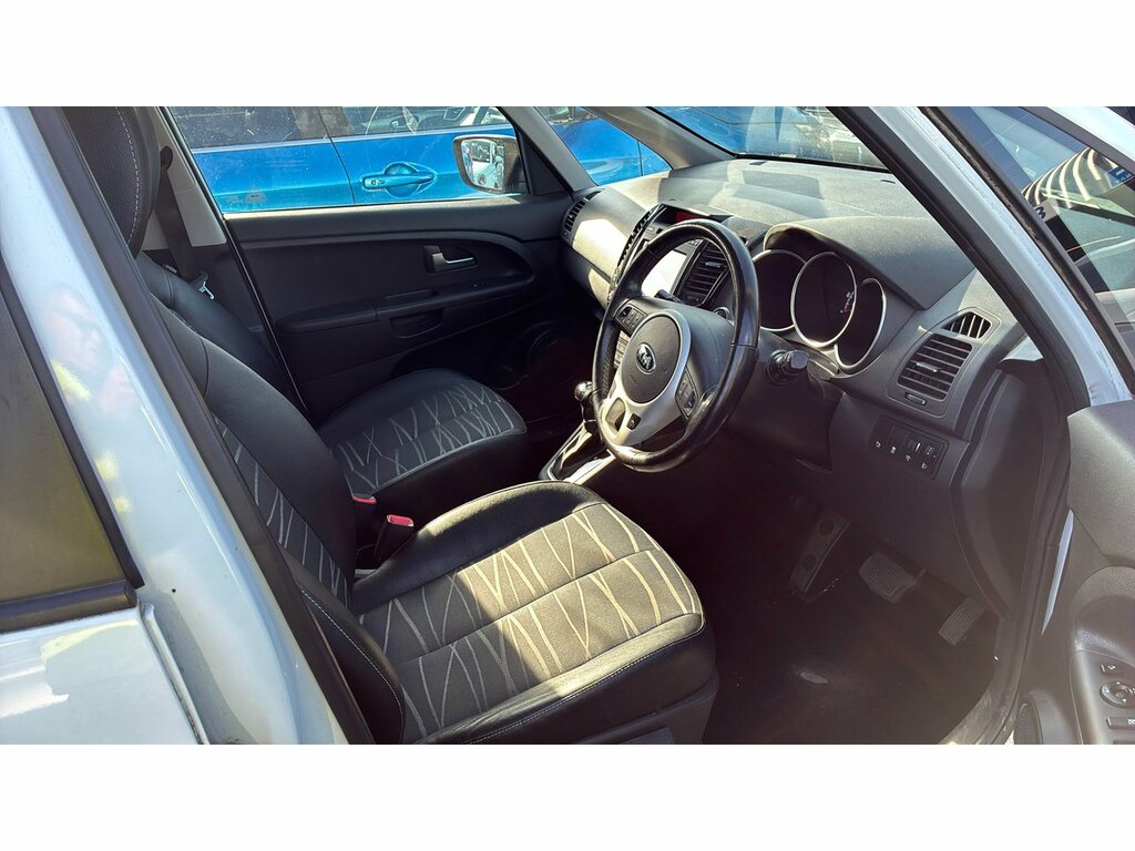 Kia Venga 4 White #5