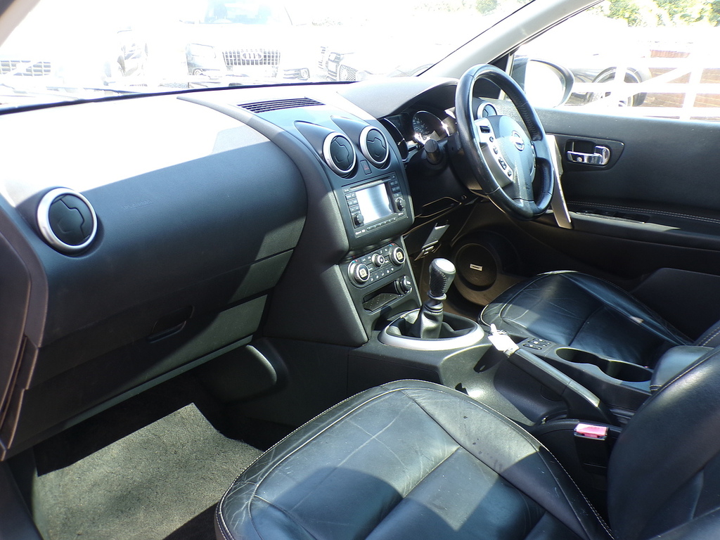 Nissan Qashqai Acenta White #18