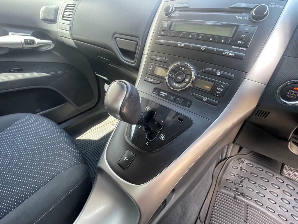 Toyota Auris 1.6 V-matic Colour Collection Euro 5 White #18