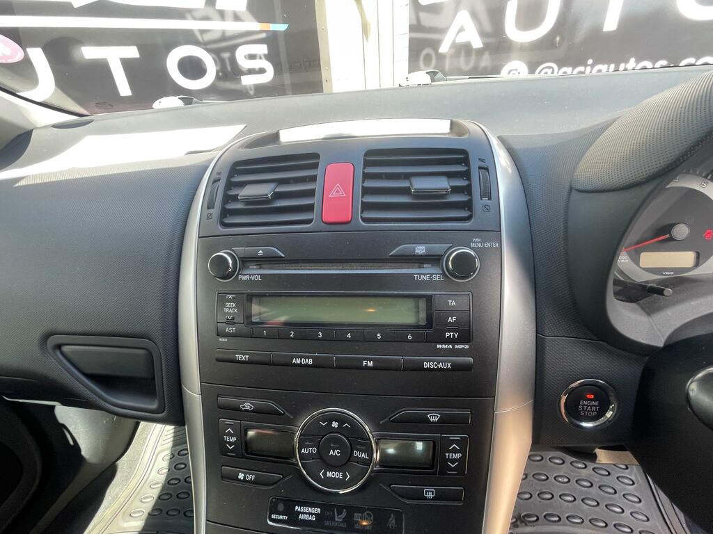 Toyota Auris 1.6 V-matic Colour Collection Euro 5 White #17