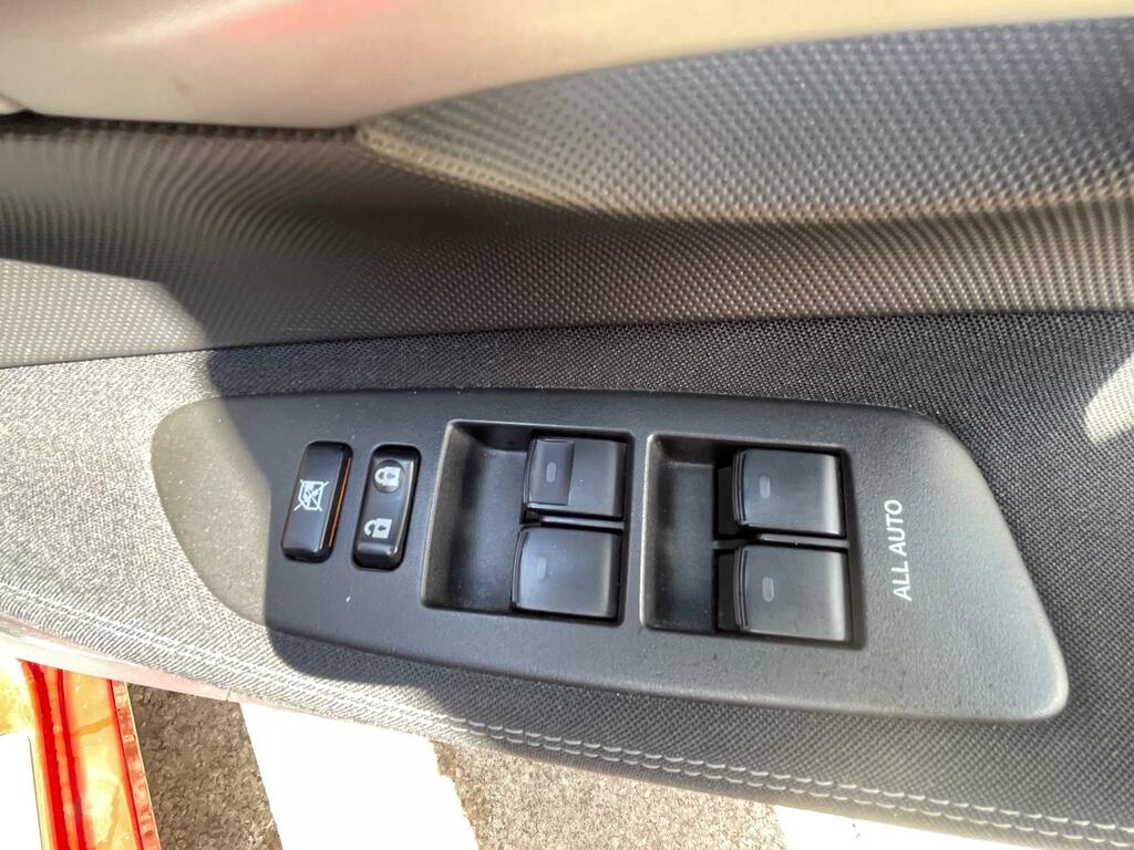 Toyota Auris 1.6 V-matic Colour Collection Euro 5 White #14