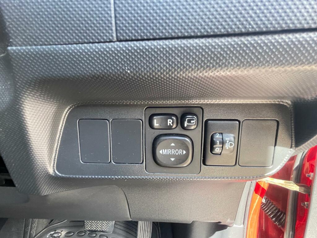 Toyota Auris 1.6 V-matic Colour Collection Euro 5 White #16
