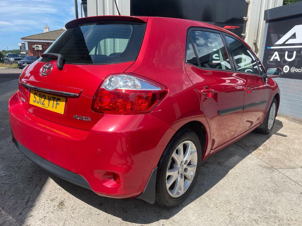 Toyota Auris 1.6 V-matic Tr Hatchback Red #4