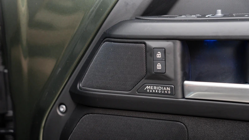 Land Rover Defender 110 2.2 Xs Utility 7 Seats Black #48