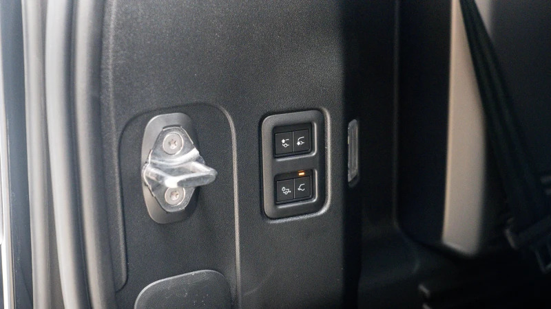 Land Rover Defender 110 2.2 Xs Utility 7 Seats Black #57
