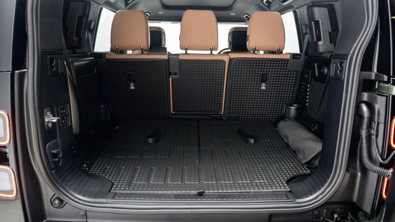 Land Rover Defender 110 2.2 Xs Utility 7 Seats Black #54