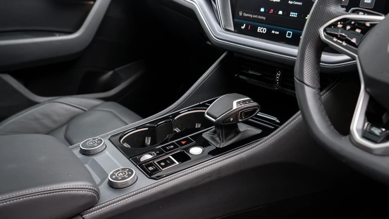 Volkswagen Touareg Black Edition Grey #39