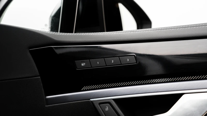 Volkswagen Touareg Black Edition Grey #41
