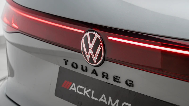Volkswagen Touareg Black Edition Grey #19