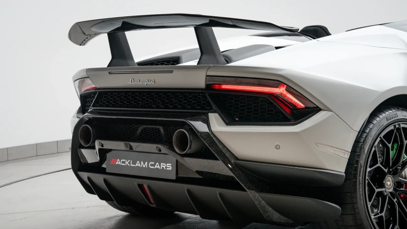 Lamborghini Huracan Sv White #57