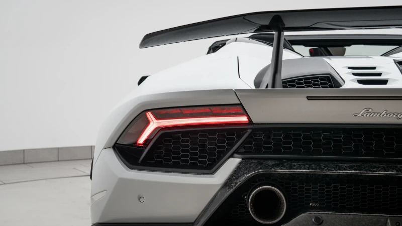 Lamborghini Huracan Sv White #56