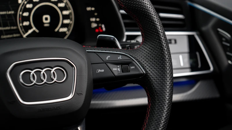Audi RSQ8 Performance Carbon Black 640 Ps Tiptronic Red #22