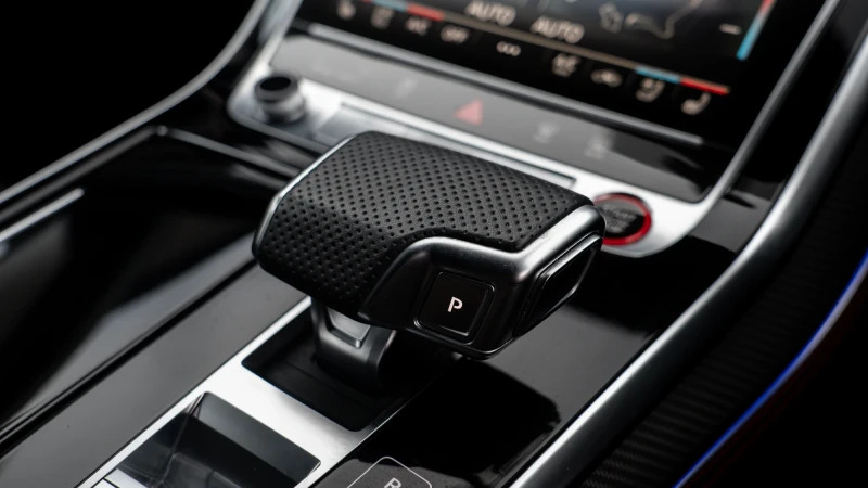 Audi RSQ8 Performance Carbon Black 640 Ps Tiptronic Red #46