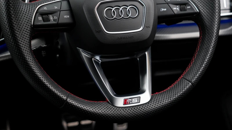 Audi RSQ8 Performance Carbon Black 640 Ps Tiptronic Red #24