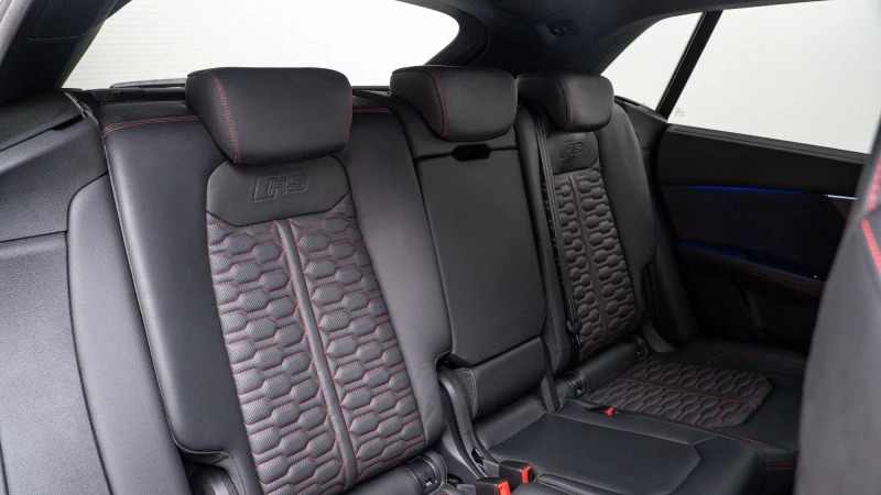 Audi RSQ8 Performance Carbon Black 640 Ps Tiptronic Red #18