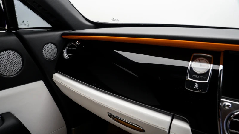 Rolls-Royce Wraith Silver #33