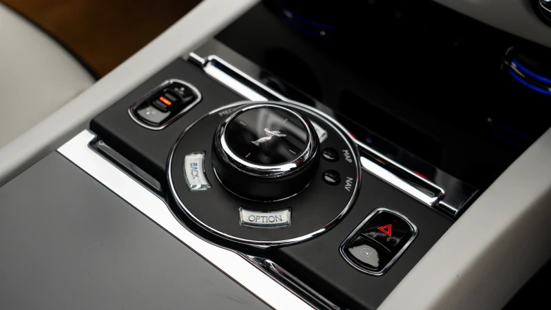 Rolls-Royce Wraith Silver #31