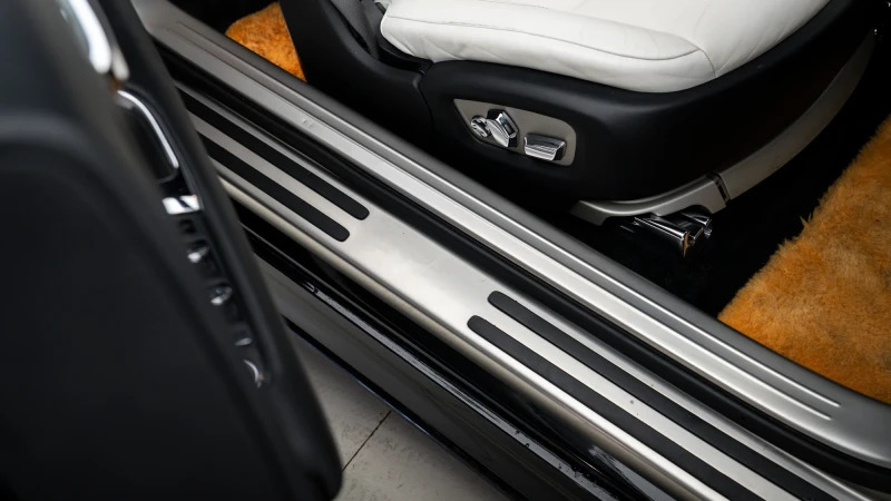 Rolls-Royce Wraith Silver #23