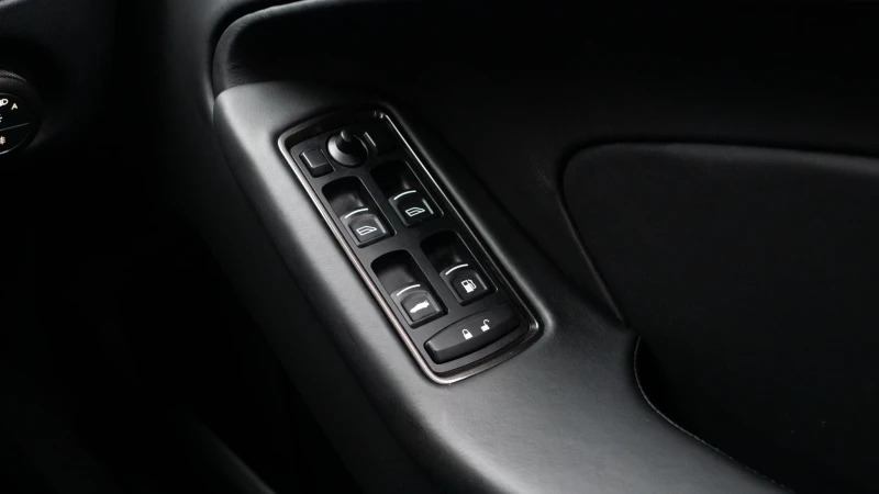 Aston Martin Vanquish V12 568 22 Touchtronic Silver #27