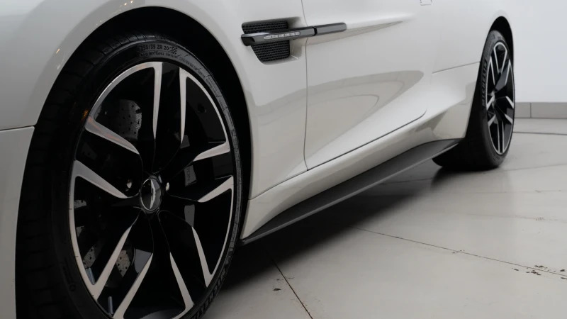 Aston Martin Vanquish V12 568 22 Touchtronic Silver #8