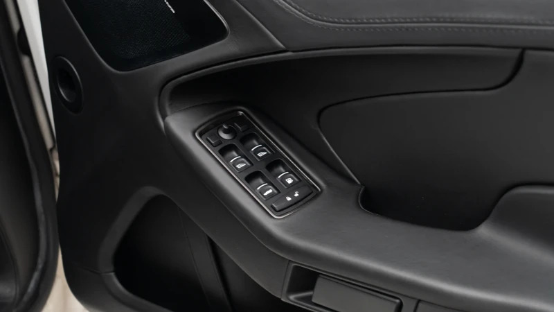 Aston Martin Vanquish V12 568 22 Touchtronic Silver #11