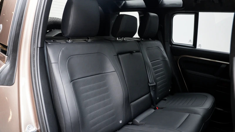 Land Rover Defender 110 D250 X-dynamic Hse Black #24