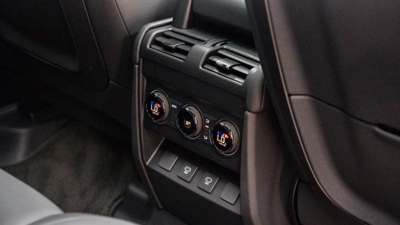 Land Rover Defender 110 D250 X-dynamic Hse Black #26