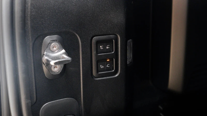 Land Rover Defender 110 D250 X-dynamic Hse Black #60