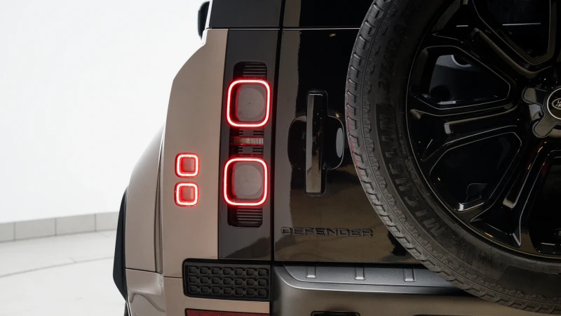 Land Rover Defender 110 D250 X-dynamic Hse Black #17