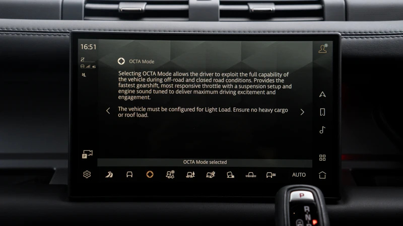 Land Rover Defender 110 D250 X-dynamic Hse Black #38