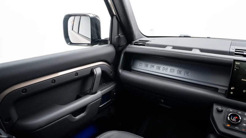 Land Rover Defender 110 D250 X-dynamic Hse Black #44