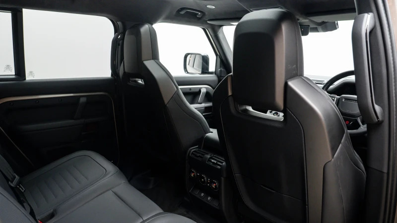 Land Rover Defender 110 D250 X-dynamic Hse Black #23