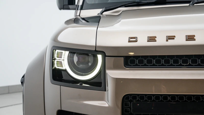 Land Rover Defender 110 D250 X-dynamic Hse Black #8