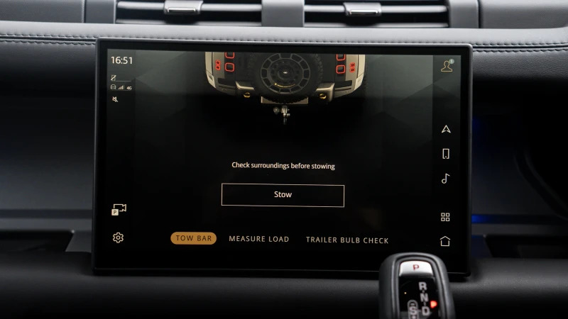 Land Rover Defender 110 D250 X-dynamic Hse Black #40